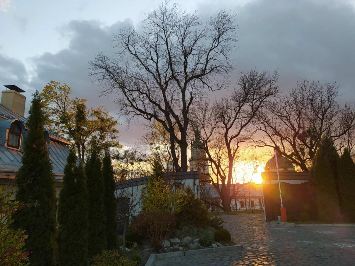 Guest House "Arkhistratyg" Lviv Bagian luar foto