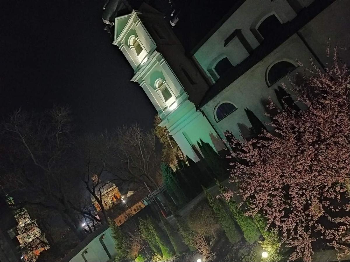 Guest House "Arkhistratyg" Lviv Bagian luar foto