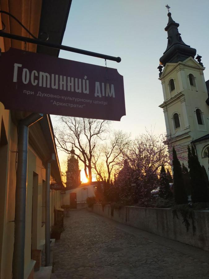 Guest House "Arkhistratyg" Lviv Bagian luar foto
