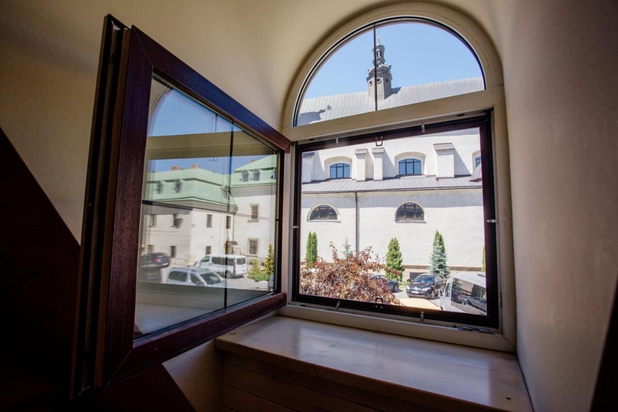 Guest House "Arkhistratyg" Lviv Bagian luar foto